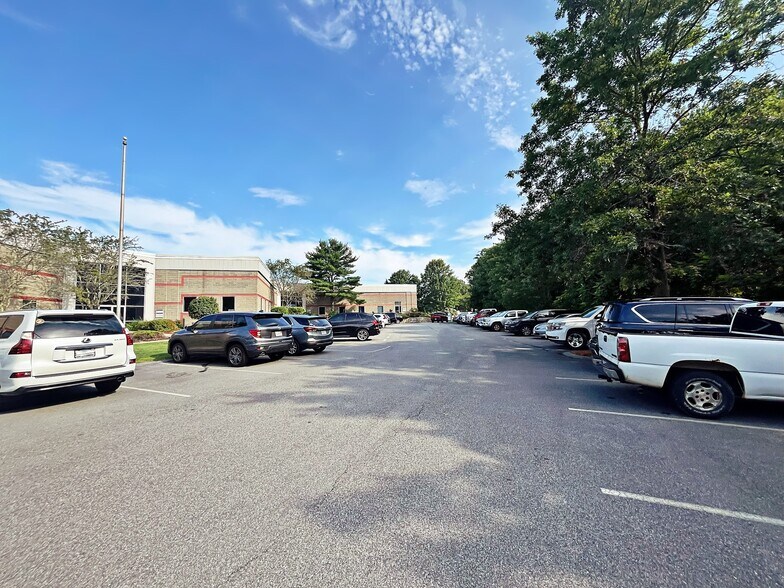 100 Weymouth St, Rockland, MA à louer - Photo du bâtiment - Image 3 de 45