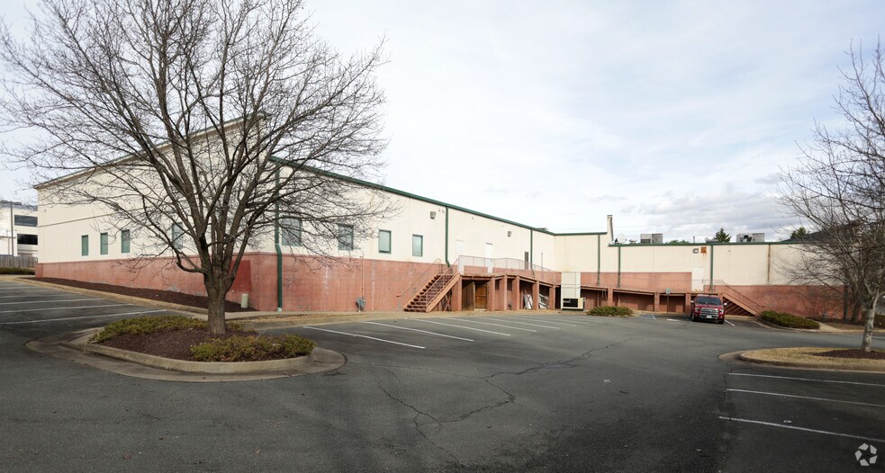 7415-7425 Lee Davis Rd, Mechanicsville, VA à louer - Photo du bâtiment - Image 2 de 15