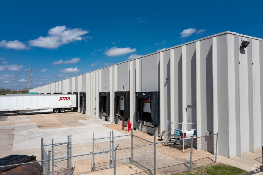 7090 Industrial Rd, Florence, KY for lease - Building Photo - Image 3 of 4