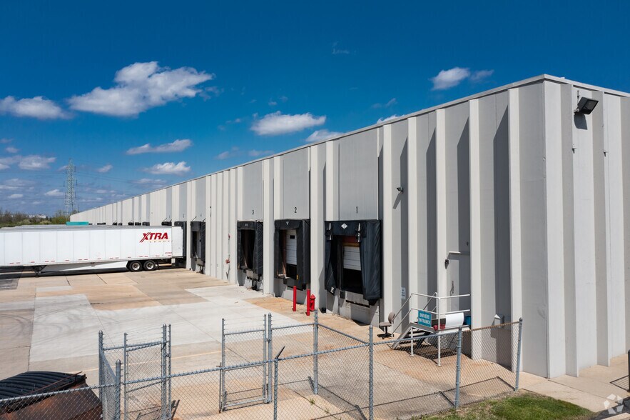 7090 Industrial Rd, Florence, KY à louer - Photo du bâtiment - Image 3 de 4