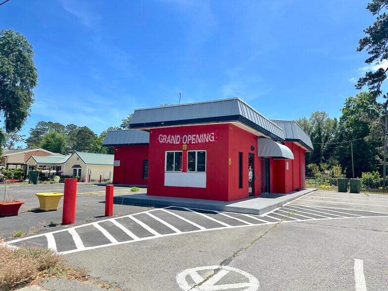 609 E Montgomery Cross Rd, Savannah, GA à vendre - Photo du bâtiment - Image 1 de 10