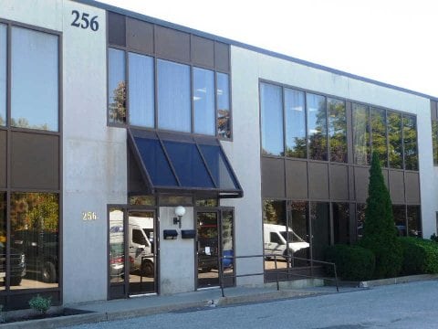 256 Bradwick Dr, Concord, ON à louer - Photo du bâtiment - Image 2 de 7