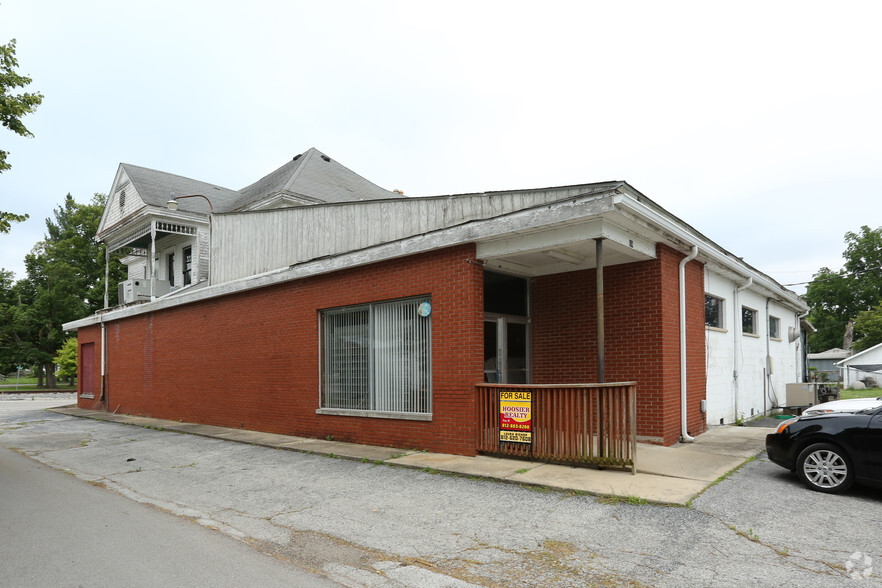 114 Market St, Borden, IN à vendre - Photo principale - Image 1 de 1