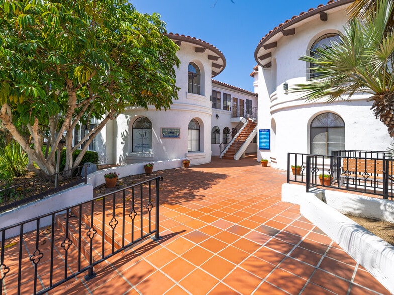 302 W Grand Ave, El Segundo, CA for lease - Building Photo - Image 2 of 25