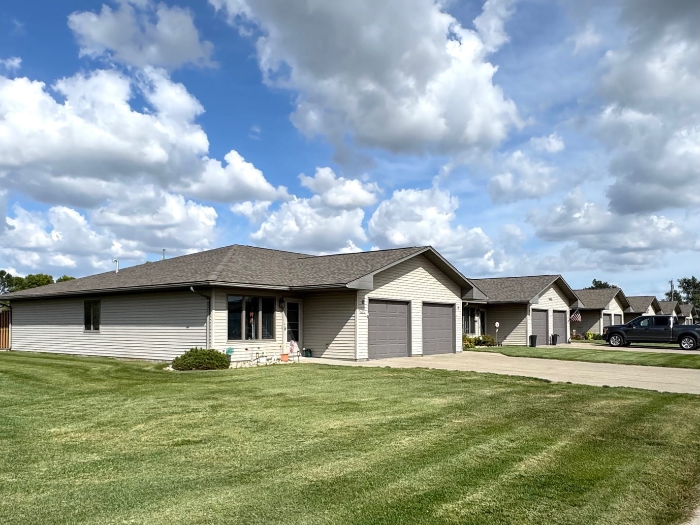 1600 Country Dr, Mitchell, SD for sale Primary Photo- Image 1 of 2