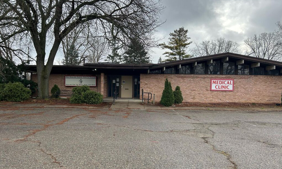 2025 W Holmes Rd, Lansing, MI for lease - Building Photo - Image 1 of 9