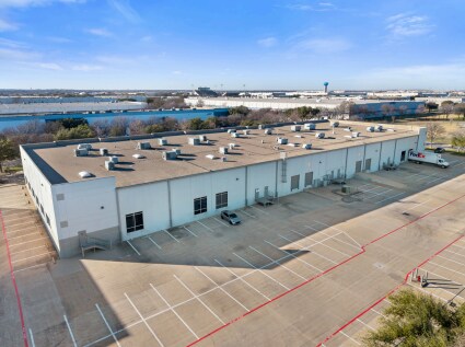 13988 Diplomat Dr, Dallas, TX à louer - Photo du bâtiment - Image 3 de 13