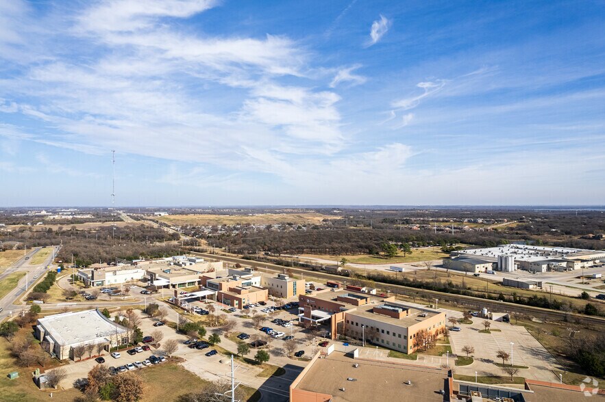 2809 Mayhill Rd, Denton, TX à louer - Aérien - Image 2 de 5