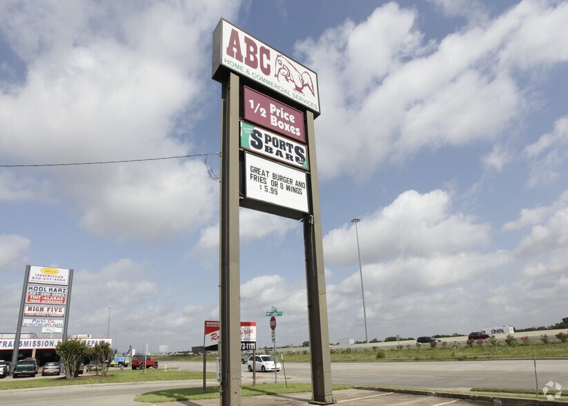 22201-22239 Katy Fwy, Katy, TX à louer - Photo du bâtiment - Image 3 de 3