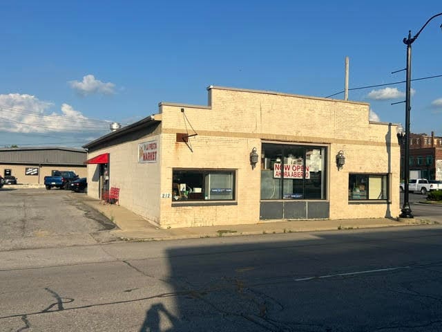212 N Washington St, Crawfordsville, IN for sale - Building Photo - Image 2 of 19