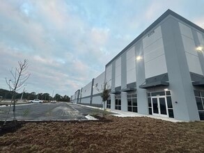 0000 Eastport Rd, Jacksonville, FL à louer Photo intérieure- Image 1 de 2