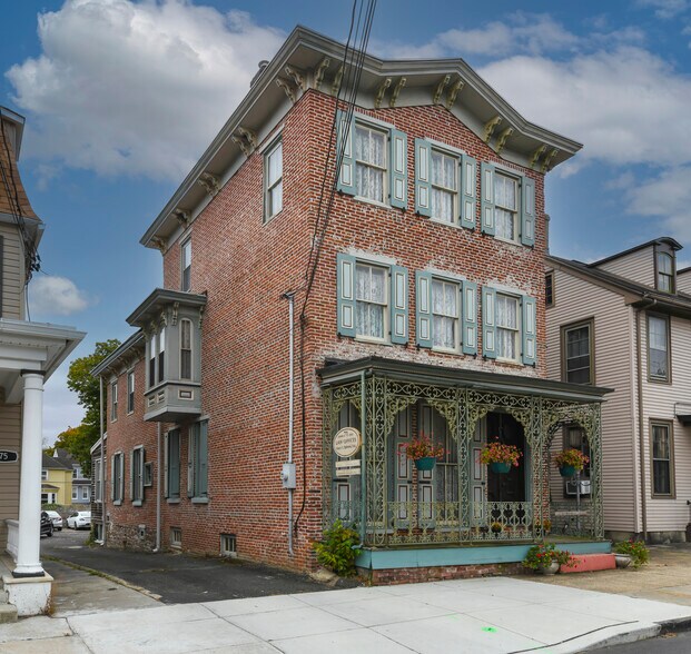 71 Cooper St, Woodbury, NJ à vendre - Photo du bâtiment - Image 2 de 26