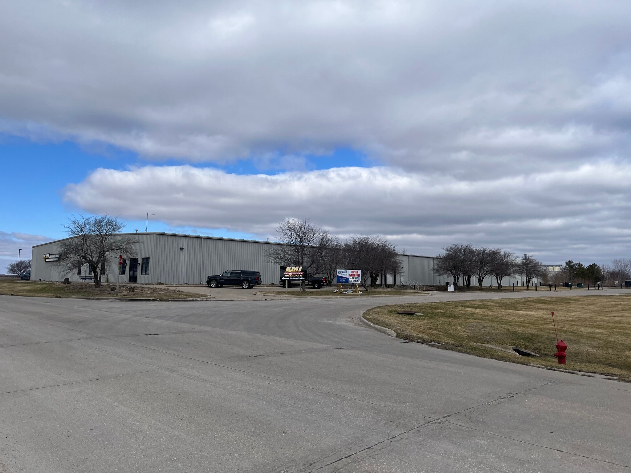 107 Industrial Park Rd, Story City, IA for sale Primary Photo- Image 1 of 32
