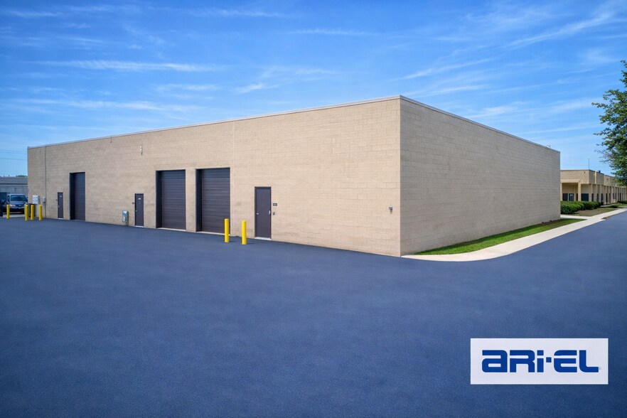 37703-37713 Schoolcraft Rd, Livonia, MI à louer - Photo du bâtiment - Image 2 de 3