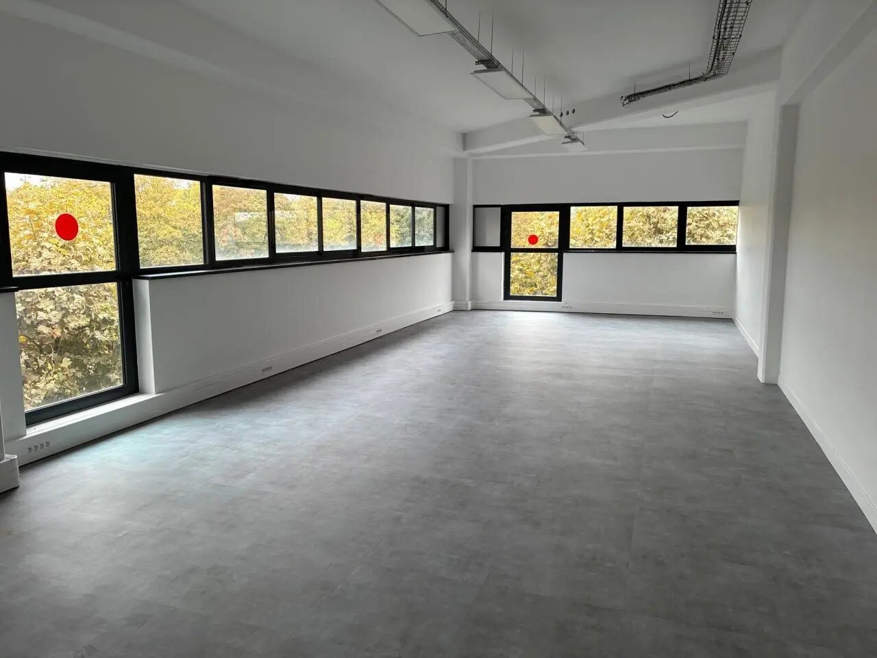 Office in Saint-Denis for lease Building Photo- Image 1 of 9