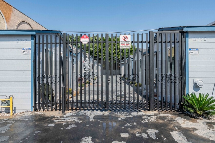 3713-3717 W Imperial Hwy, Inglewood, CA for sale - Building Photo - Image 2 of 37