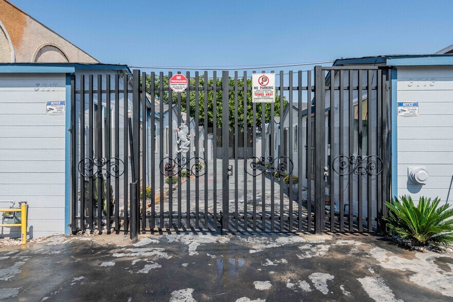 3713-3717 W Imperial Hwy, Inglewood, CA à vendre - Photo du bâtiment - Image 2 de 37