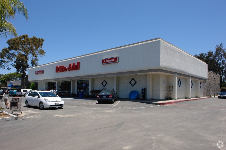 4077 Governor Dr, San Diego, CA à louer - Photo du bâtiment - Image 3 de 3