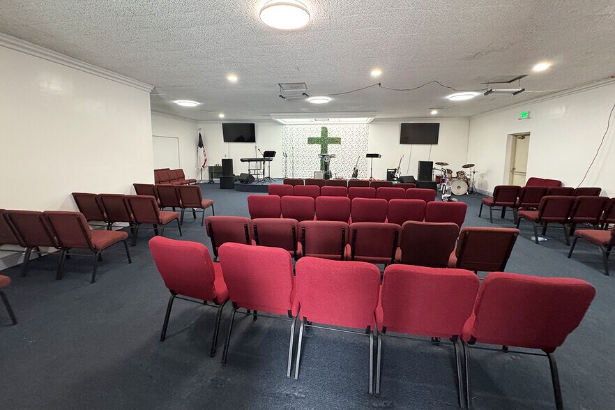 8227 Van Nuys Blvd, Panorama City, CA for lease - Interior Photo - Image 2 of 8