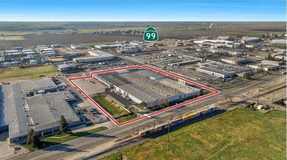 9945 W Goshen Ave, Visalia, CA à louer - Photo du bâtiment - Image 2 de 12