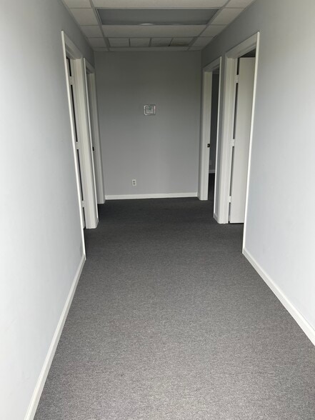 106 Commerce Way, Jupiter, FL for lease - Interior Photo - Image 2 of 6