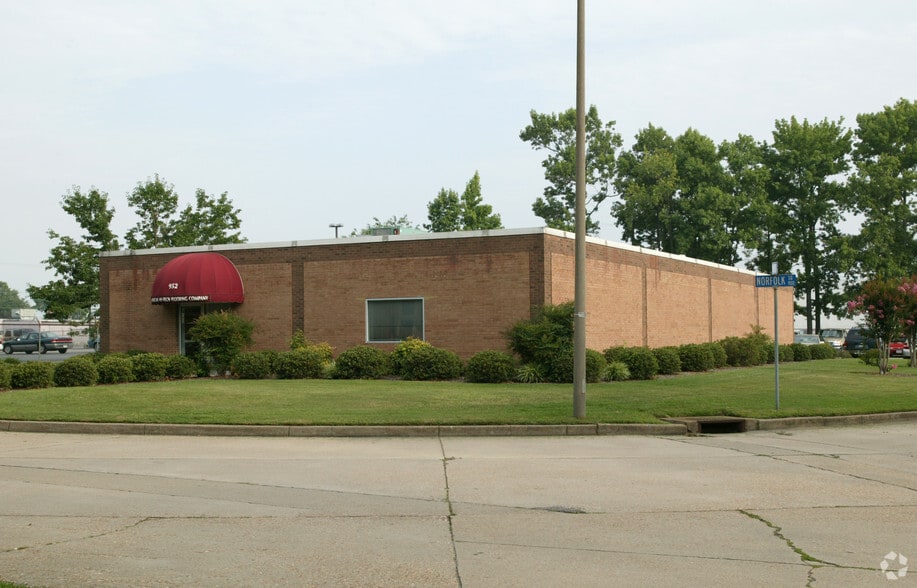 952 Norfolk Sq, Norfolk, VA à louer - Photo du bâtiment - Image 2 de 3