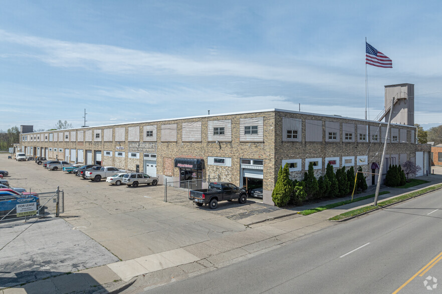 143 W Sherman Blvd, Muskegon, MI for sale - Primary Photo - Image 1 of 1