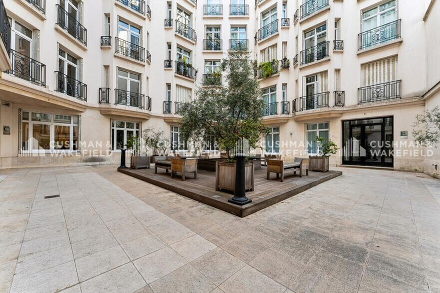 36 Avenue Hoche, Paris for lease - Building Photo - Image 2 of 5