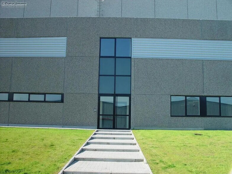 Industriel dans Marly-la-Ville à louer - Photo du bâtiment - Image 2 de 9