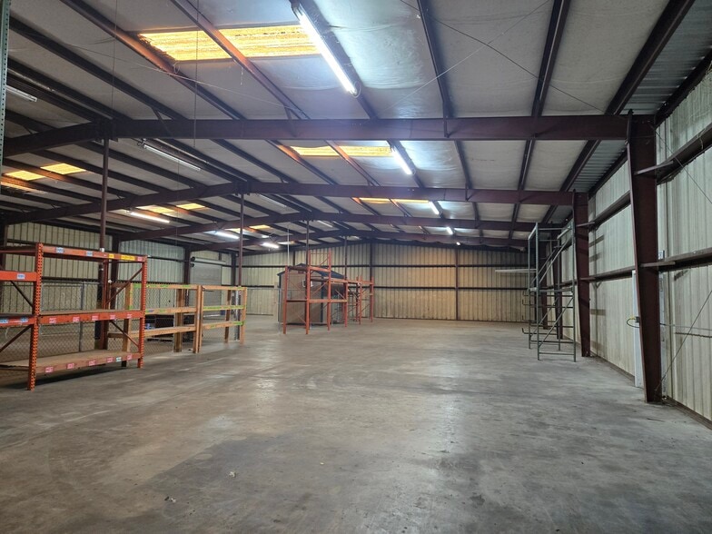 13518 Granville Ave, Clermont, FL for lease - Interior Photo - Image 2 of 3