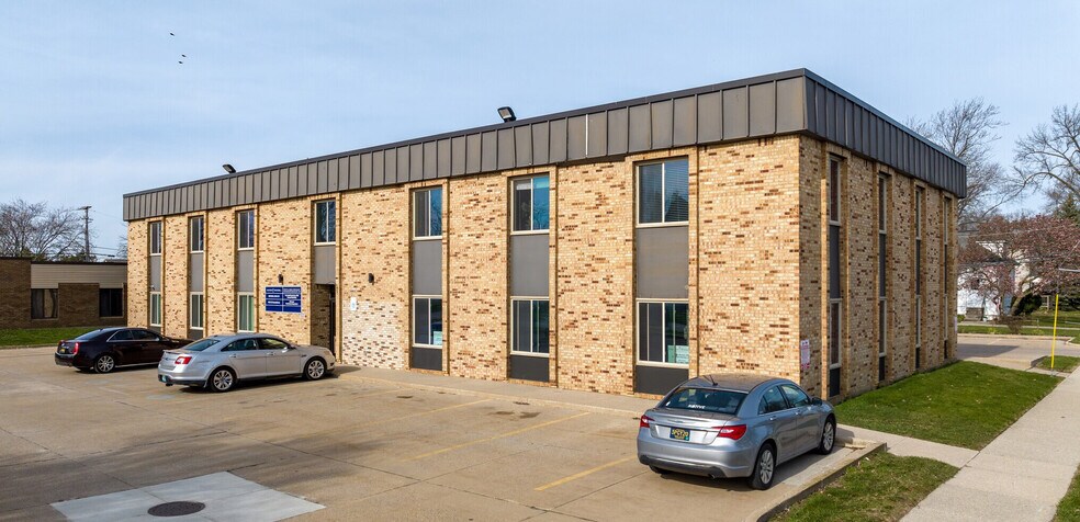 24025 Greater Mack Ave, Saint Clair Shores, MI à vendre - Photo principale - Image 1 de 4