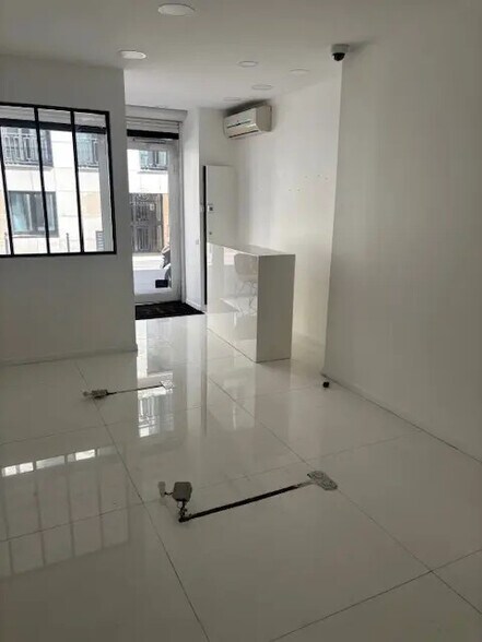 Commerce de détail dans Paris à vendre - Photo intérieure - Image 3 de 5
