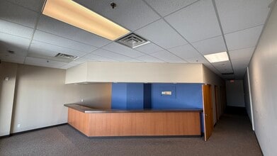 13215-13483 W Center Rd, Omaha, NE à louer Photo intérieure- Image 2 de 13