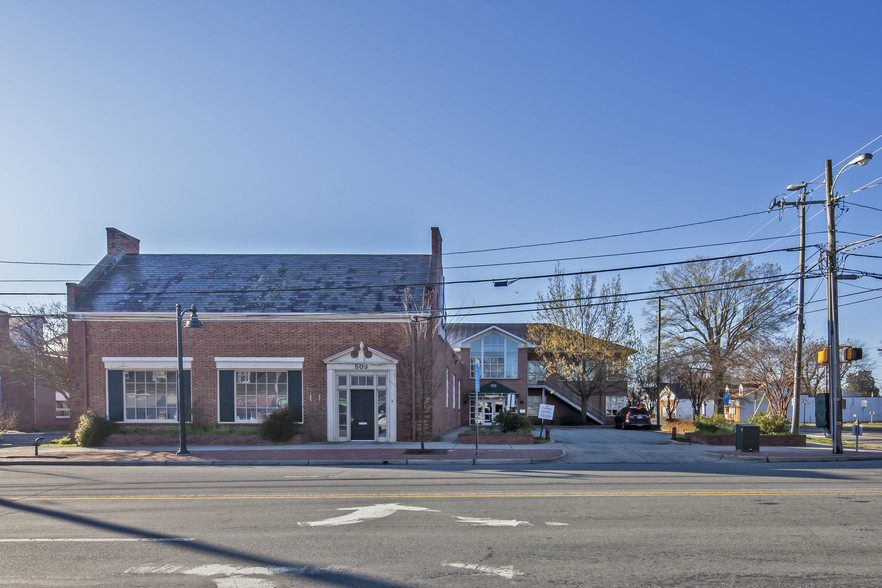 505 W Franklin St, Chapel Hill, NC à vendre - Photo du bâtiment - Image 1 de 1