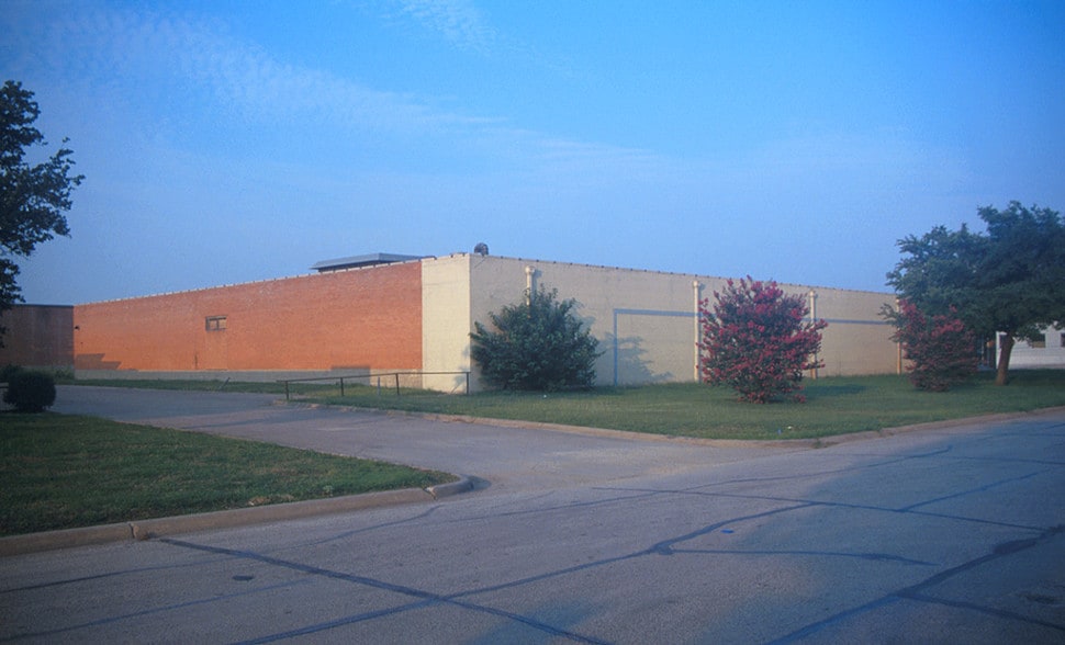 8400 Sovereign Row, Dallas, TX for sale - Building Photo - Image 2 of 8