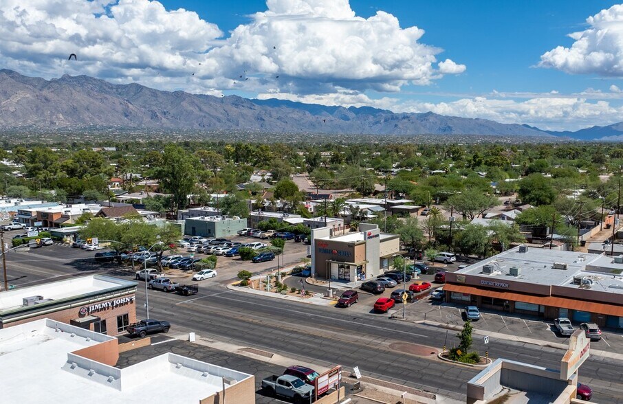 2574 N Campbell Ave, Tucson, AZ à vendre - Photo du bâtiment - Image 3 de 4
