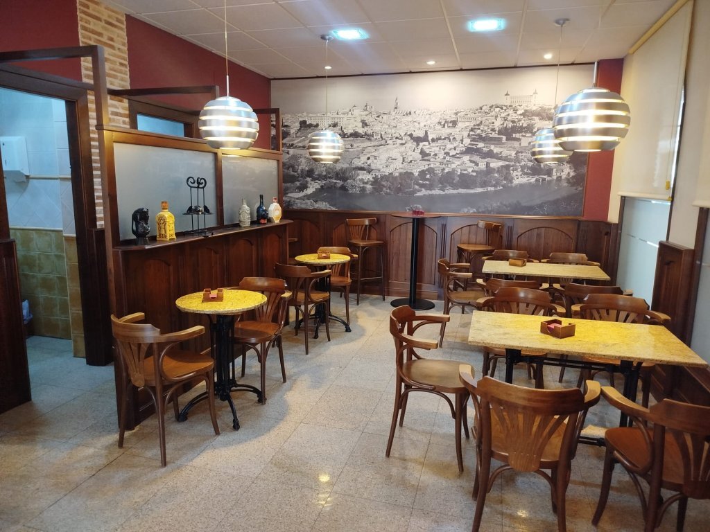 Retail in Quintanar de la Orden, Toledo for lease Interior Photo- Image 1 of 7