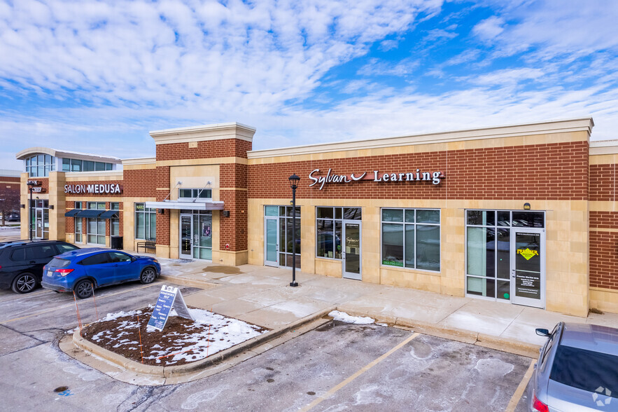 15040-15200 W Greenfield Ave, Brookfield, WI for lease - Building Photo - Image 3 of 5