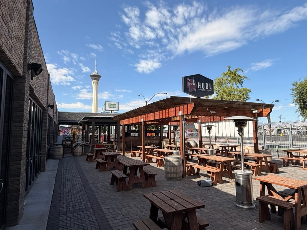 1327 S Main St, Las Vegas, NV for lease Building Photo- Image 1 of 10
