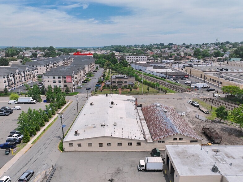 436 Central Ave, East Rutherford, NJ à vendre - Photo du bâtiment - Image 3 de 4