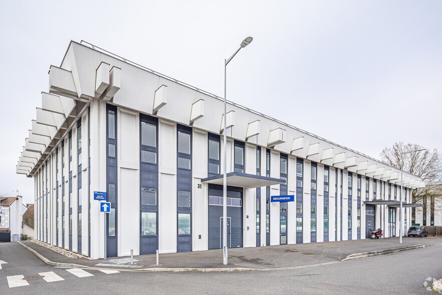 31-37 Rue De Villeneuve, Rungis for lease - Primary Photo - Image 1 of 3