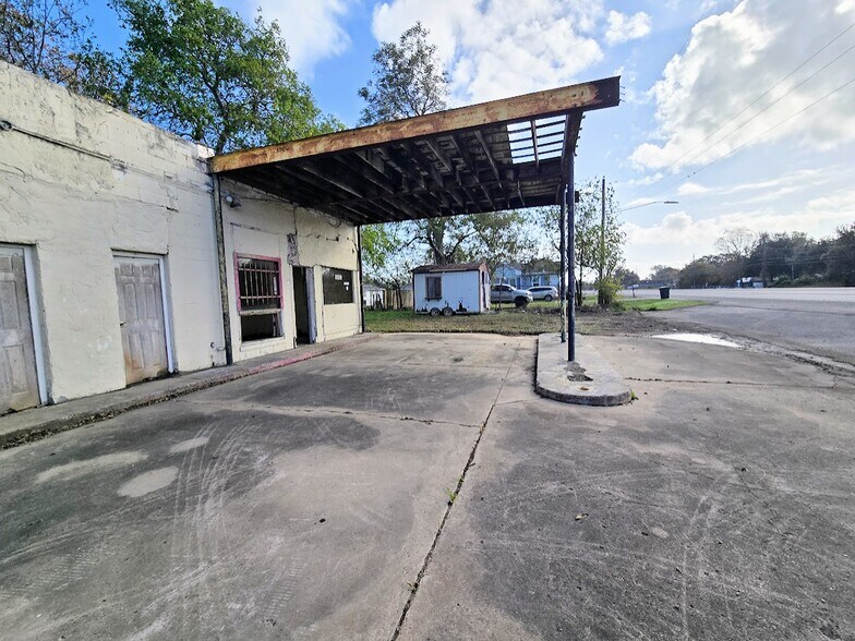 6610 Highway 6, Hitchcock, TX à vendre - Photo du bâtiment - Image 3 de 8