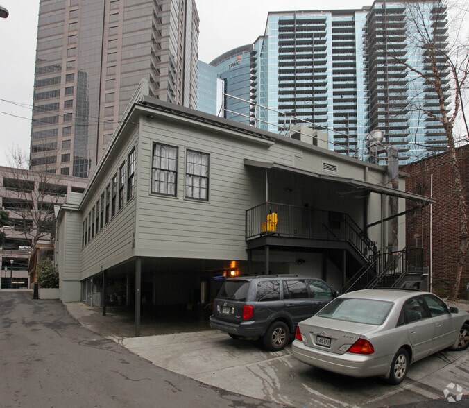 1106 NE Crescent Ave, Atlanta, GA à louer - Photo du bâtiment - Image 3 de 3