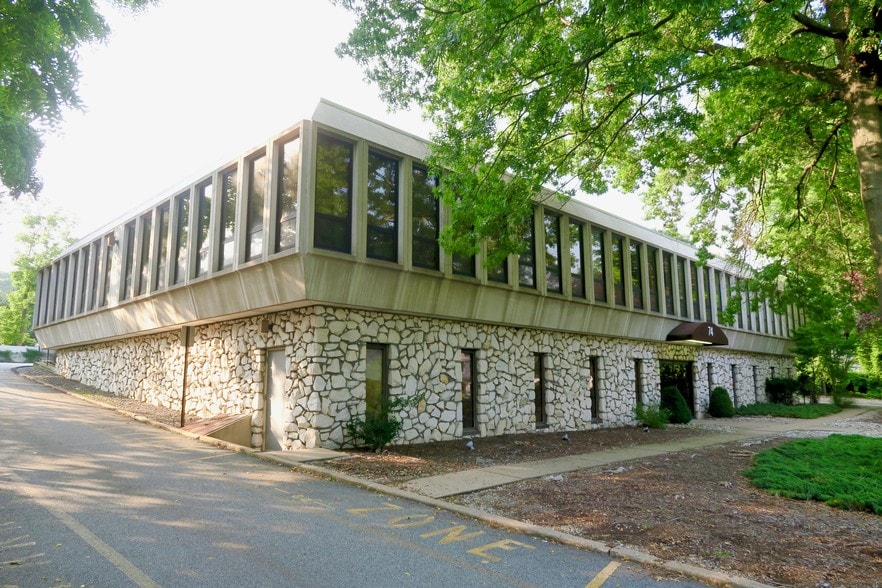 74 Pascack Rd, Park Ridge, NJ for lease - Building Photo - Image 1 of 17