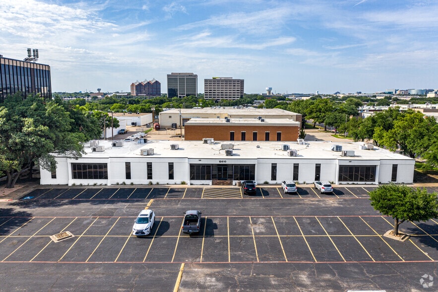 13610 Midway Rd, Farmers Branch, TX for lease - Building Photo - Image 3 of 3