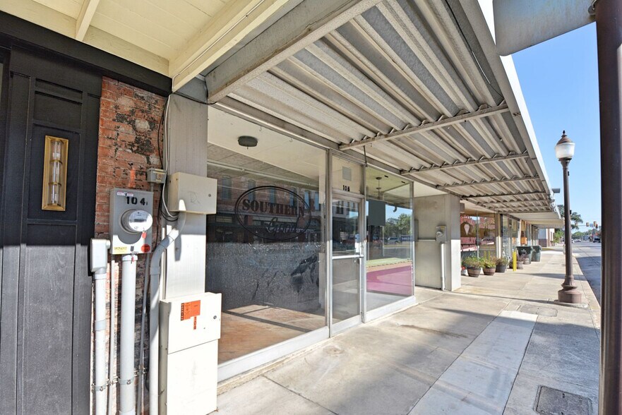 106 N Austin St, Seguin, TX for lease - Building Photo - Image 2 of 20