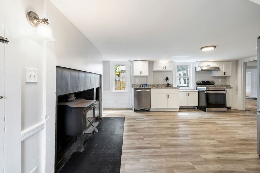3 Portsmouth Ave, Exeter, NH à vendre - Photo intérieure - Image 2 de 38