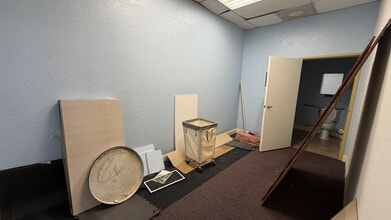 2220 N Moorpark Rd, Thousand Oaks, CA for lease Interior Photo- Image 2 of 5