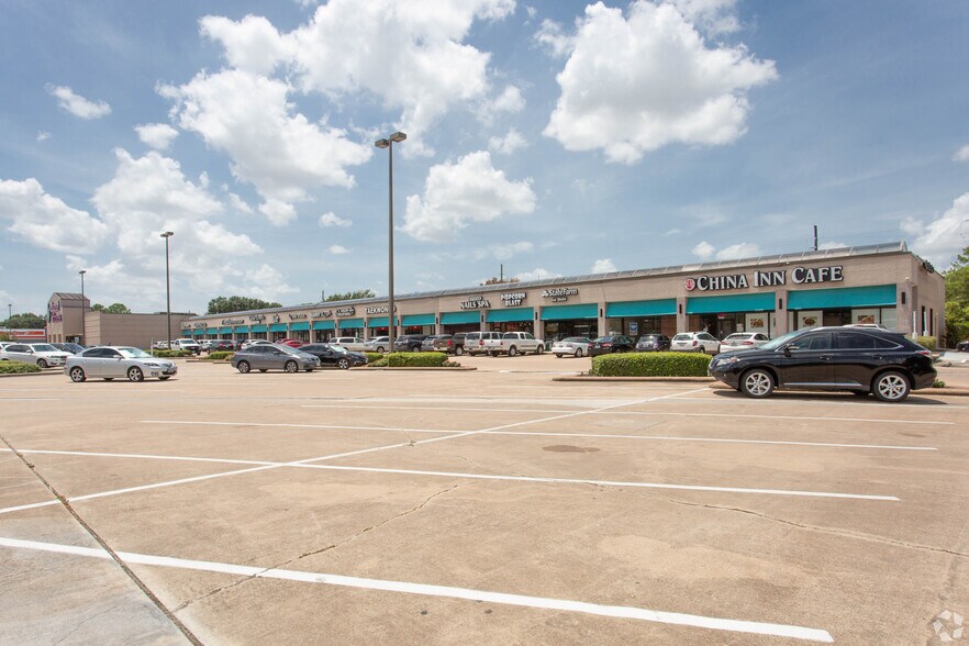 8475 N Hwy 6, Houston, TX à louer - Photo du bâtiment - Image 2 de 8