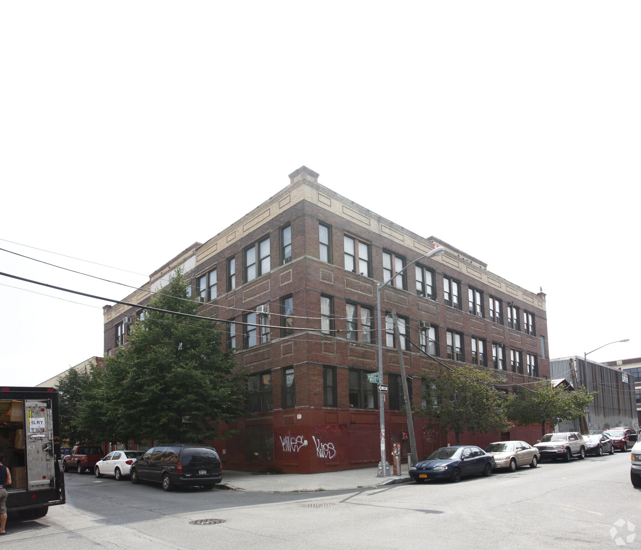 222-230 Varet St, Brooklyn, NY à louer Photo principale- Image 1 de 12